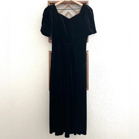 LAURA ASHLEY Vintage Black Velvet Dress Sweetheart Neckline Size 8 *Runs Small - Picture 2 of 16